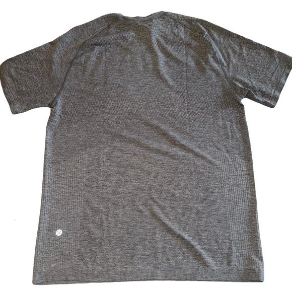 Lululemon Men’s Metal Vent Tech Short Sleeve
2.0 with Logo Heathered Slate Med - Picture 4 of 8